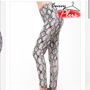 Plus Size Black White Gray Snakeskin Leggings